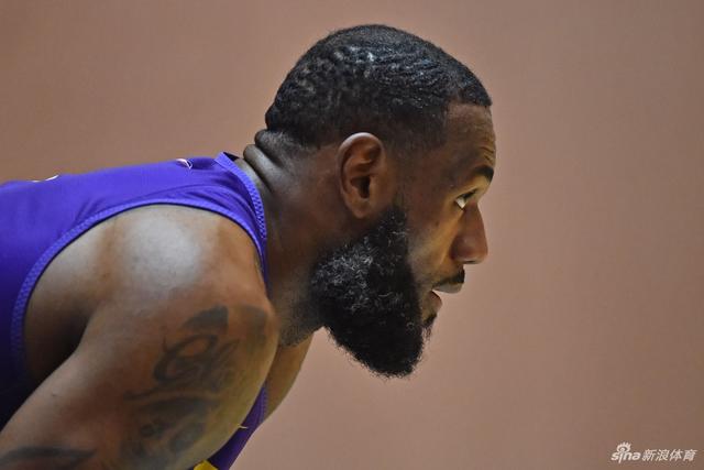 里约奥运会夺冠十周年 中国女排冠军走进南京校园